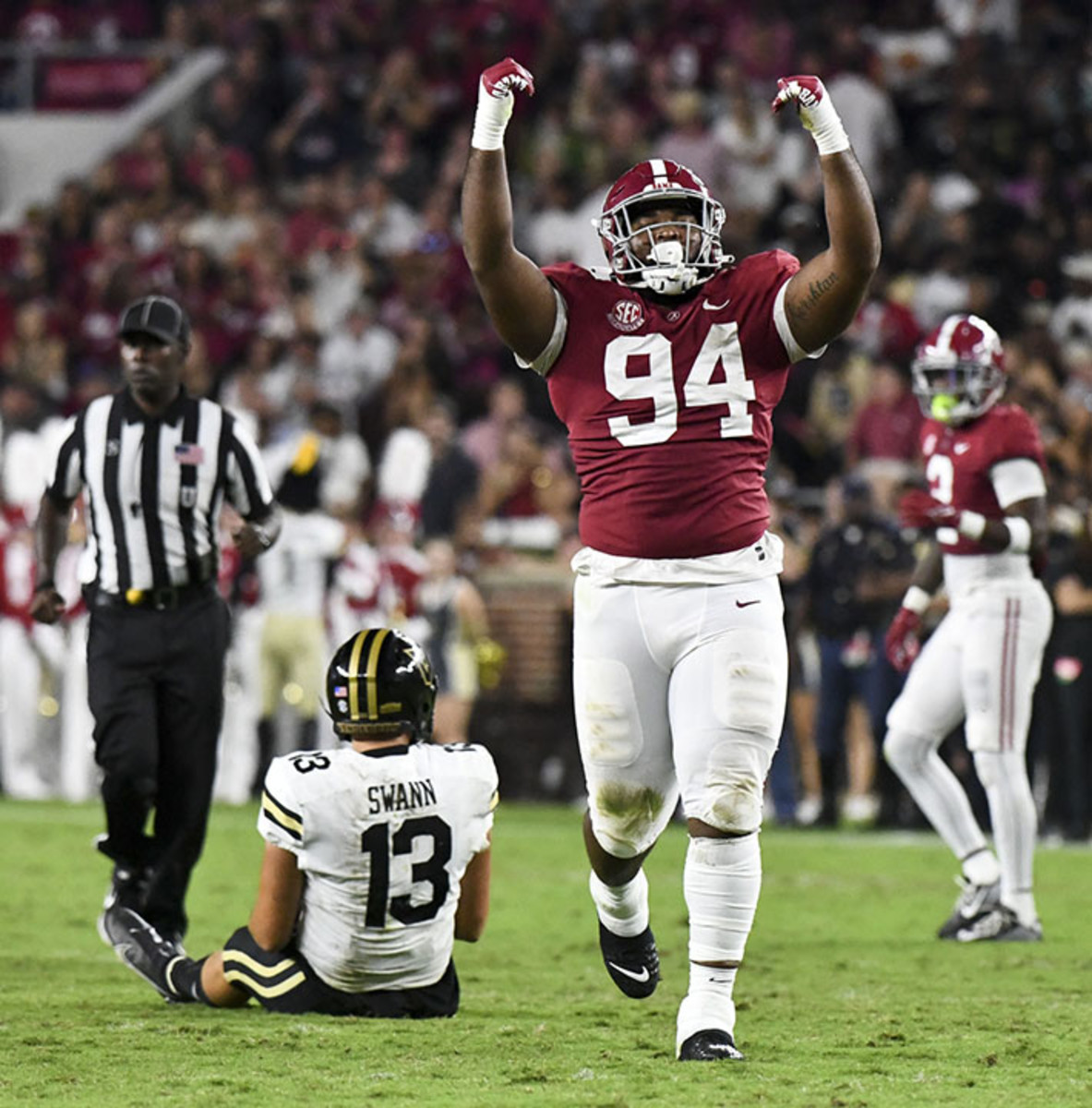 Alabama Crimson Tide defensive lineman DJ Dale